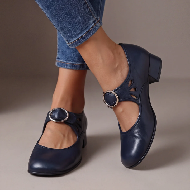 Décolleté Ginevra blu navy con cinturino e fibbia