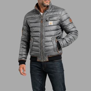 Giacca Ruggero grigia indossata con jeans